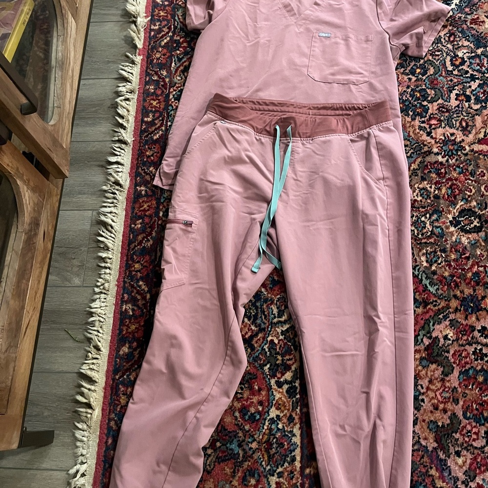 Women's Pink Scrub Set